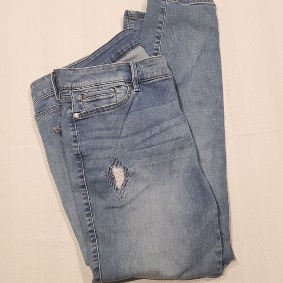 BOUTIQUE 9 PLUS SIZE lightly distressed SKINNY JEANS - Picture 3 of 8